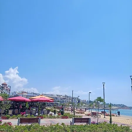 Spiti Me Thea & Elliniko Chroma 네아 모우다니아
