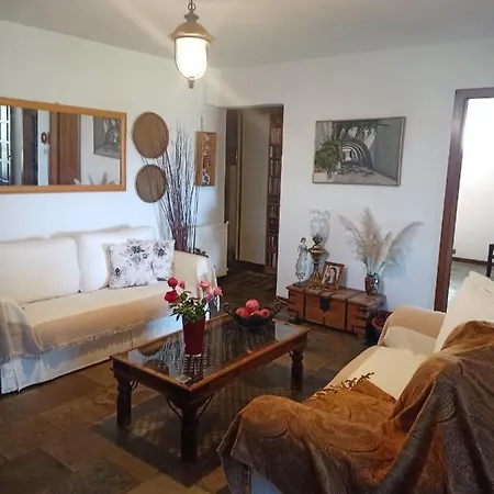 Holiday home Spiti Me Thea & Elliniko Chroma